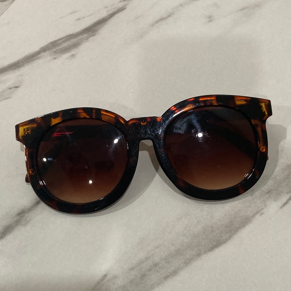 Women's Tortoiseshell Round Sunglasses - Brown Gradient Lenses